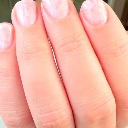 Naturel roze marmer nagels door Tineke